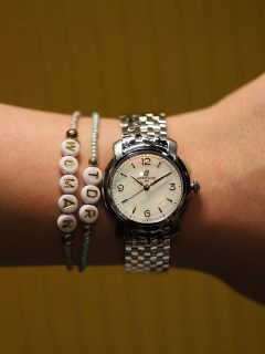 #SIAR2025 | Lady Premier, la nueva colección femenina de @breitling, reinterpreta los modelos Premier Fantaisies que la firma lanzó en la década de los 1940, y los adapta a nuestros tiempos. Siluetas esculturales, tonos radiantes, diamantes en cascada y acabados degradados se combinan para crear una elegancia desenfadada que nos encanta 🤩
#Breitling #SIAR #TDRWoman