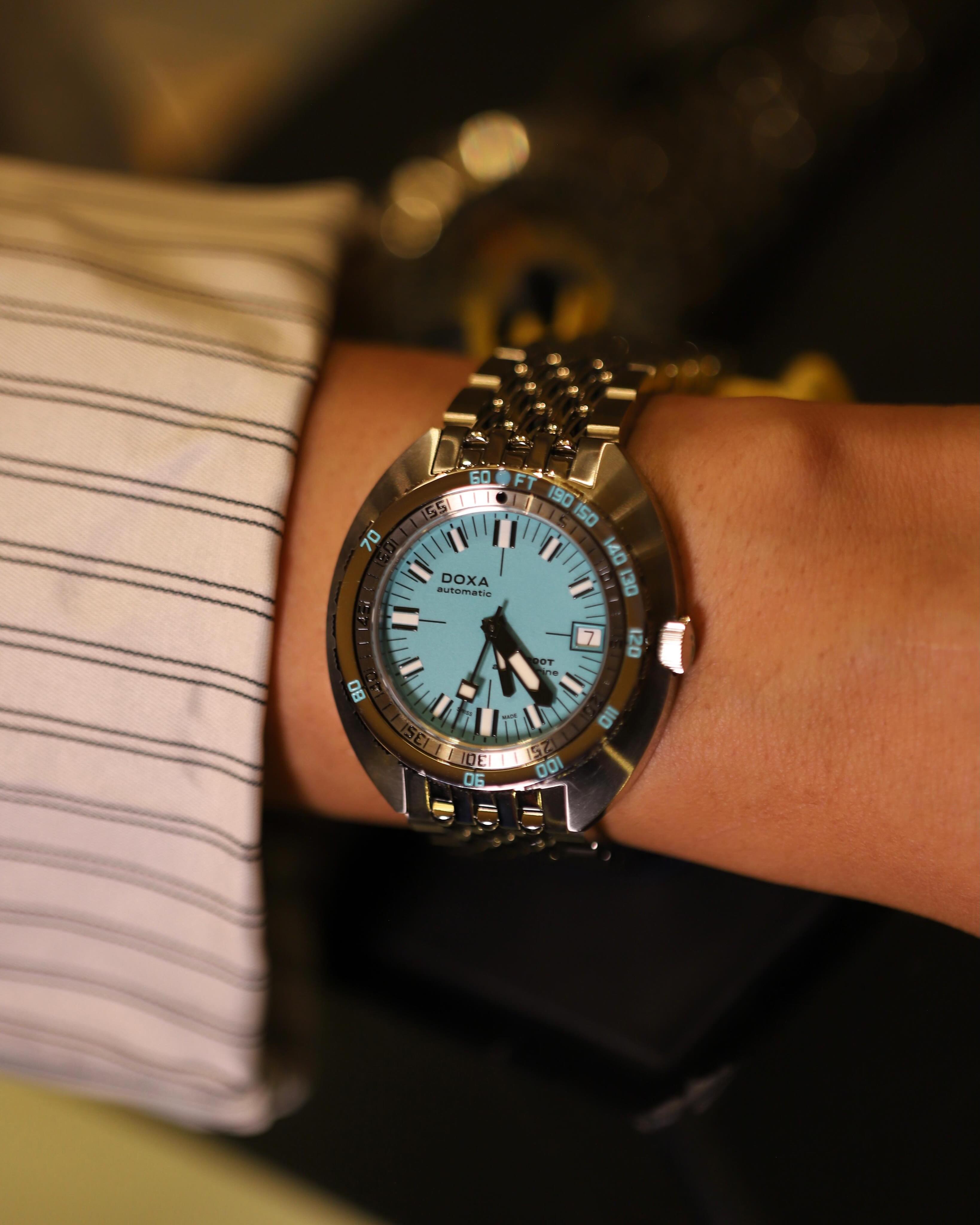 SIARSummer | @doxa_oficial makes its debut at @siarmx, and yes, there are options for us. The SUB 300T caught our eye in Aquamarine, but it comes in eight other versions, so you can pick the one that feels the most you.
@doxa_oficial se presenta por primera vez en @siarmx y tiene opciones para nosotras: el SUB 300T, que nos encantó en color Aquamarine, pero que tiene ocho variantes más para que elijas el que más vaya contigo.