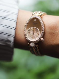 #SIARSummer | Breguet made its debut at @siarmx and surprised us with three Reine de Naples models celebrating the brand’s 250th anniversary. Across these pieces, aventurine, mother-of-pearl and diamonds set the tone. Which one is your favorite?

Breguet se presentó por primera vez en @siarmx y nos sorprendió con la presencia de tres modelos Reina de Nápoles que celebran el 250 aniversario de la marca. En estas piezas, la aventurina, la madreperla y los diamantes son la constante. ¿Cuál es tu favorito?