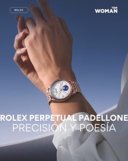 Now this is a comeback we didn’t see coming. @rolex is bringing back the #Padellone name with the new Perpetual 1908 Perpetual Padellone, pairing its more classic side with two of watchmaking’s dreamiest complications: a perpetual calendar and a moonphase.
The 39 mm case, in 18 ct Everose gold or 950 platinum, has a slightly elliptical shape that gives the 1908 a whole new personality. The day and month sit in two windows at 12 o’clock, a blue central hand points to the date, and the Moon steals the spotlight at 6. There’s definitely a vintage mood here, but it doesn’t feel like Rolex is simply looking backwards.
Inside, the new automatic Calibre 7190 takes care of the perpetual calendar, keeping track of 28-, 30- and 31-day months — and even leap years — without needing a correction as long as the watch keeps running. Depending on the version, it comes on an alligator strap or, in Everose gold, a new seven-piece-link bracelet.
A little vintage, a little unexpected and very much its own thing. The Padellone is back!
#Rolex #PerpetualPadellone #TDRWoman