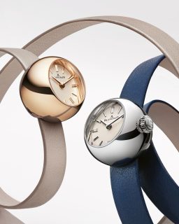 @blancpain1735 celebra los 70 años de Ladybird con el nuevo Lady B, una reinterpretación contemporánea del Ladybird Bullet de 1956. Su caja esférica de apenas 19 mm alberga el calibre automático 615 y se acompaña de una correa de piel de doble vuelta que refuerza su carácter de reloj-joya.
Disponible en acero o en oro rojo, continúa el legado de miniaturización mecánica que ha definido a la colección desde sus orígenes.
#TDRWoman #Blancpain1735 #LadyB #Ladybird