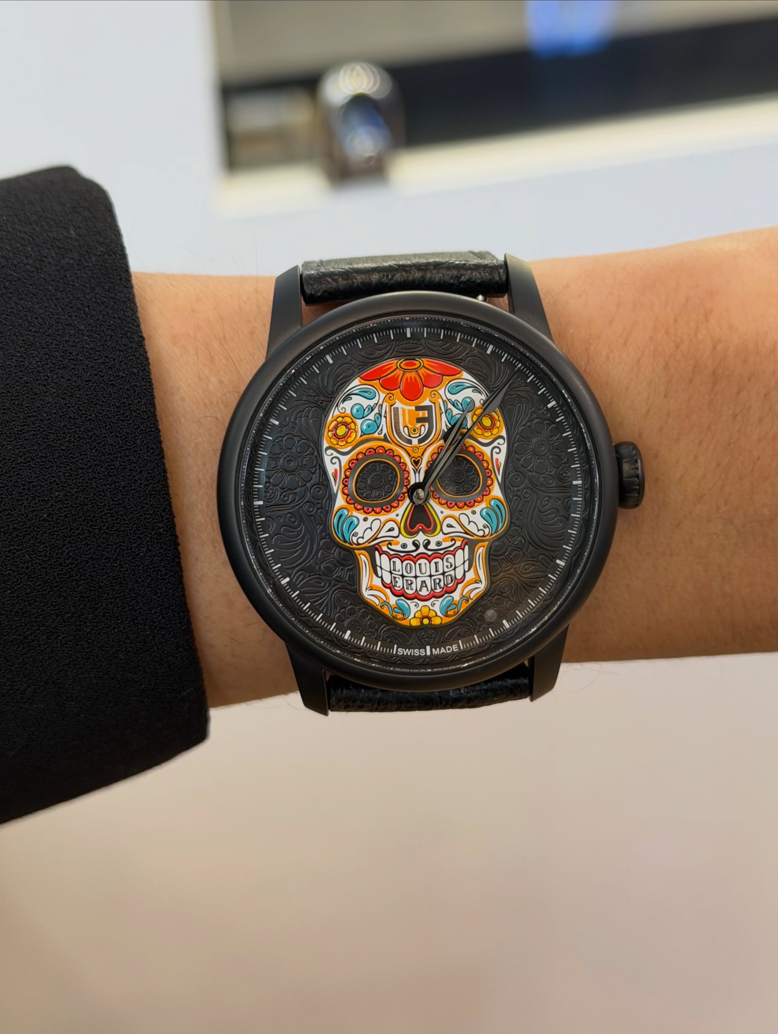 Día de Muertos is undoubtedly one of the Mexican traditions that inspires the most special-edition watches created for our country. @louiserardofficial has its own take on it with the Día de los Muertos Black, an exclusive release limited to just 10 pieces 💀🖤✨
#SIAR2026 #LouisErard #TDRWoman